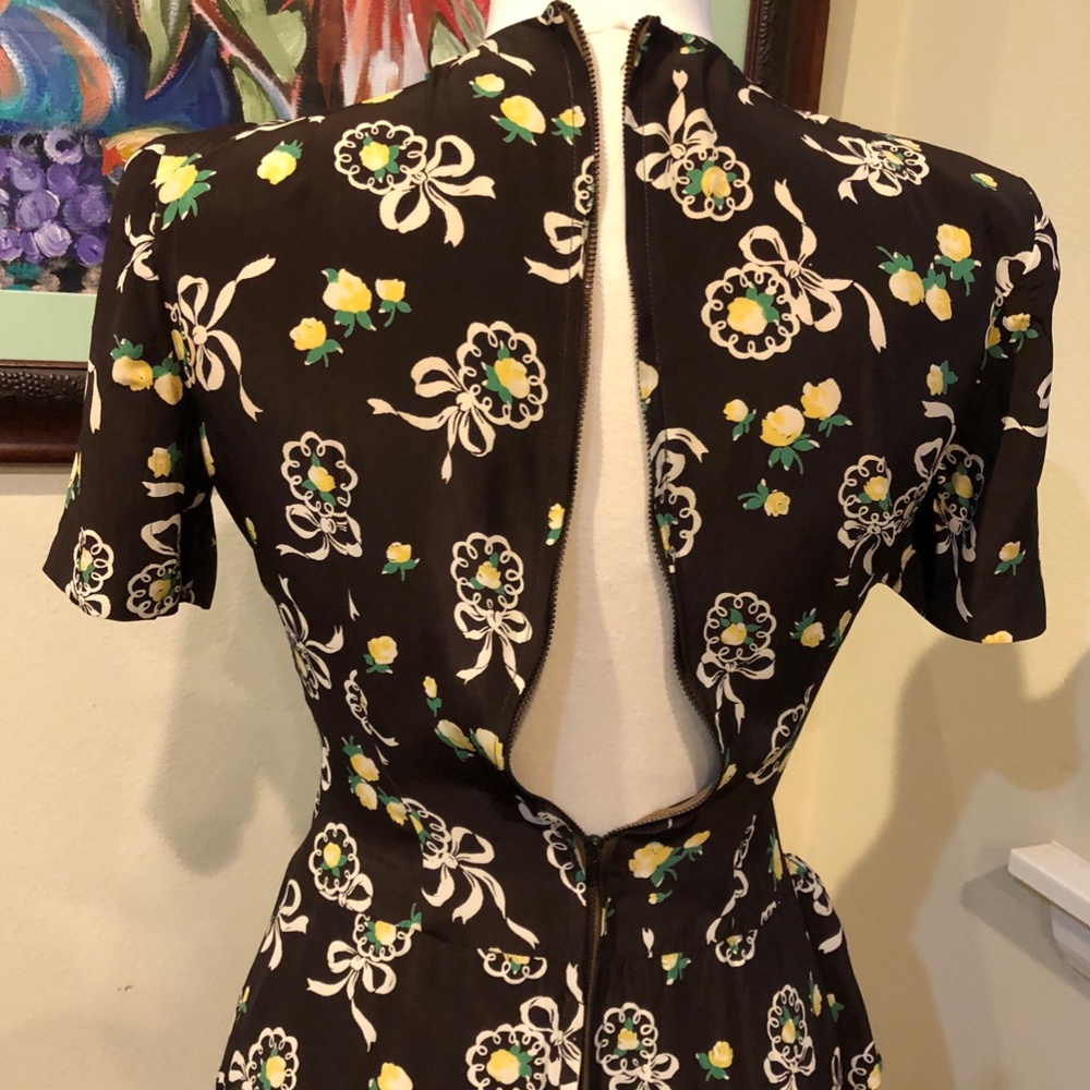 Vintage 40's Brown Cold Rayon Floral Print Iconic WWII Era Historic Dress - XS - Picture 13 of 16